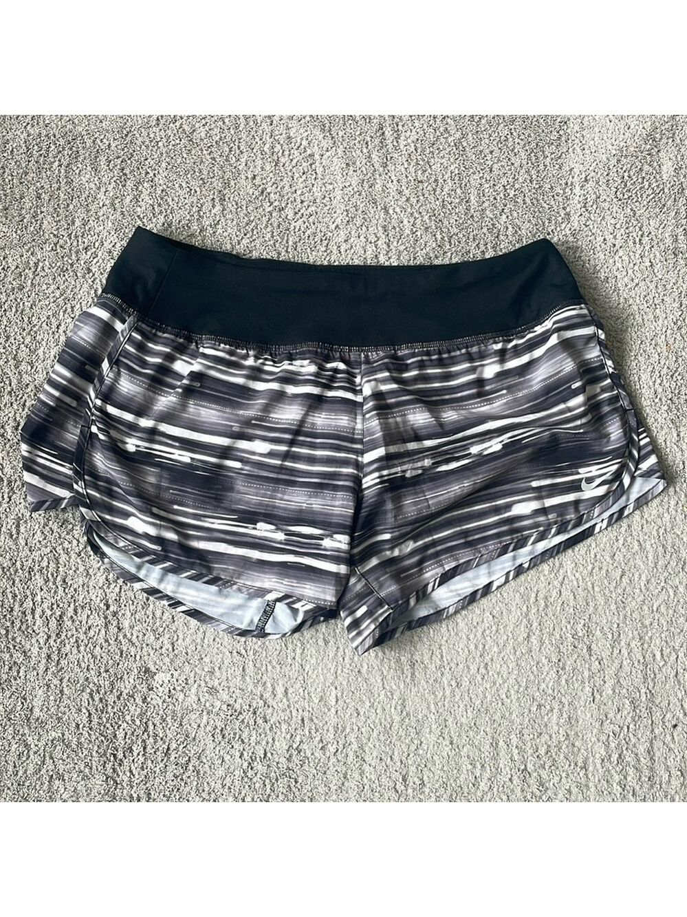 VGC Nike Black / White Lined Athletic Shorts - Size Medium